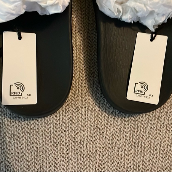 NWT Authentic Rubber St. Gucci print logo slides. - Picture 5 of 11